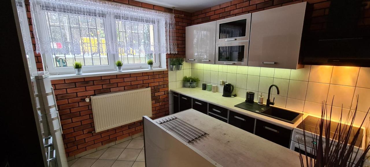 Quiet Basement Apartment Poznan Ngoại thất bức ảnh