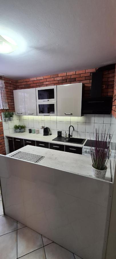 Quiet Basement Apartment Poznan Ngoại thất bức ảnh