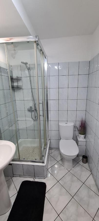 Quiet Basement Apartment Poznan Ngoại thất bức ảnh