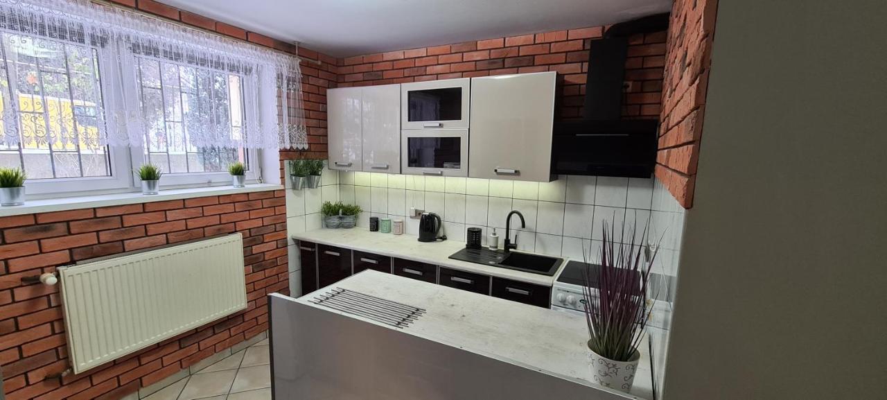 Quiet Basement Apartment Poznan Ngoại thất bức ảnh